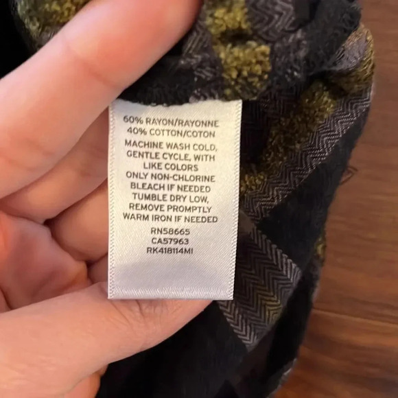 ⭐3/$15 Plaid blouse/shirt - Picture 7 of 8